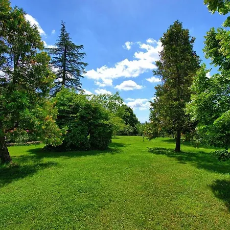 Montecchio Sleeps 6 With Pool And Air Con
