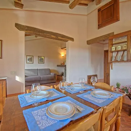 Apartment Montecchio Sleeps 6 With Pool And Air Con